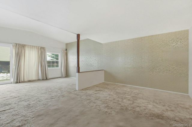 5431 Expressway Drive N, Holtsville, NY 11742