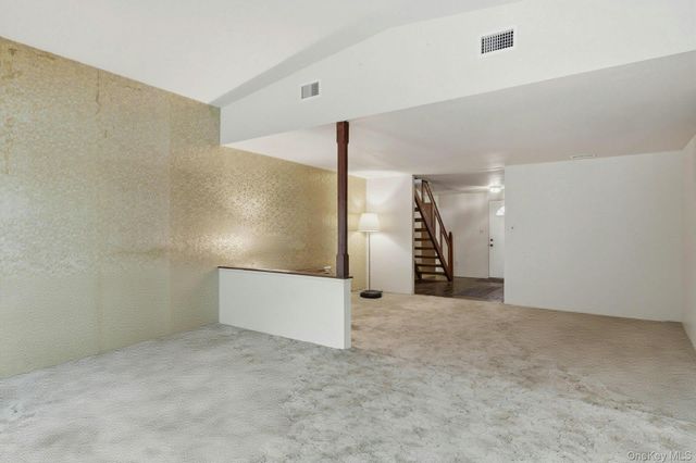 5431 Expressway Drive N, Holtsville, NY 11742