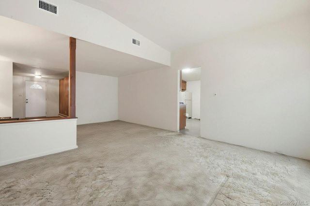 5431 Expressway Drive N, Holtsville, NY 11742