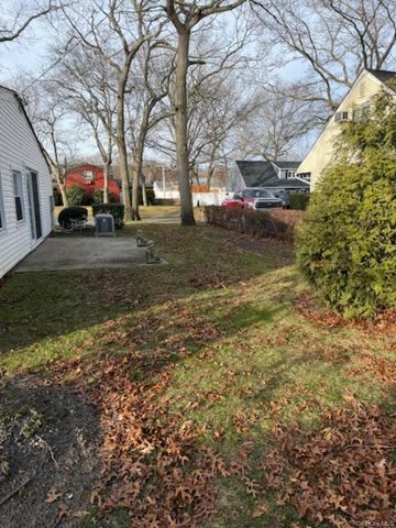 5431 Expressway Drive N, Holtsville, NY 11742