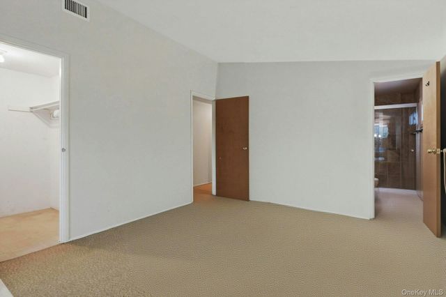 5431 Expressway Drive N, Holtsville, NY 11742