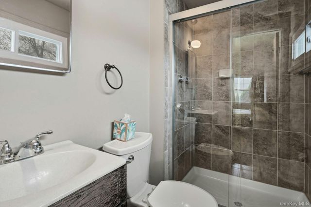 5431 Expressway Drive N, Holtsville, NY 11742