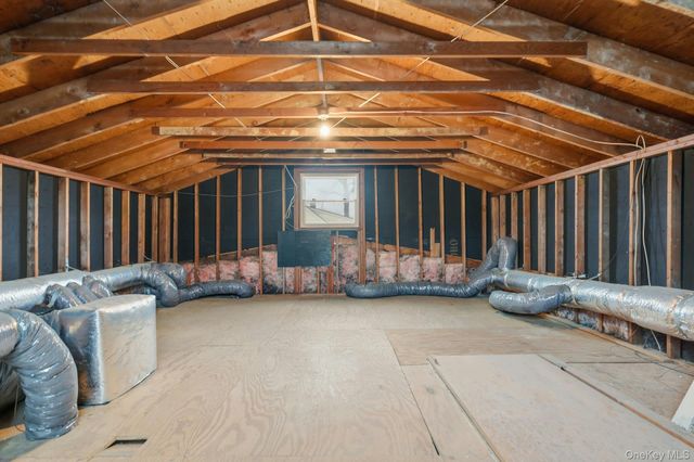 5431 Expressway Drive N, Holtsville, NY 11742