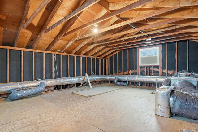 5431 Expressway Drive N, Holtsville, NY 11742