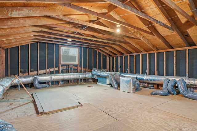 5431 Expressway Drive N, Holtsville, NY 11742