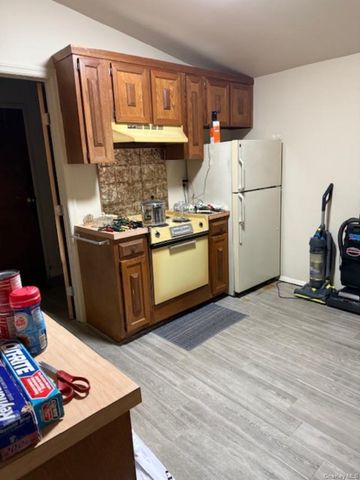 5431 Expressway Drive N, Holtsville, NY 11742