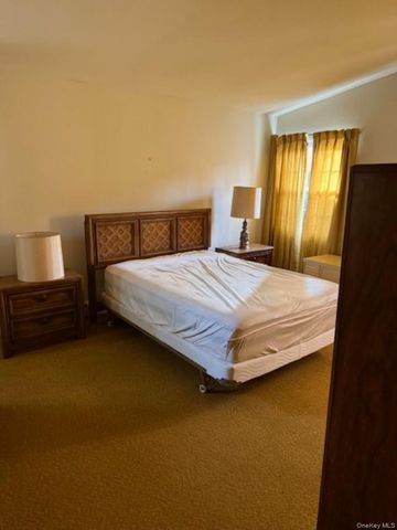 5431 Expressway Drive N, Holtsville, NY 11742