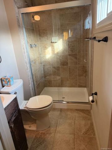 5431 Expressway Drive N, Holtsville, NY 11742