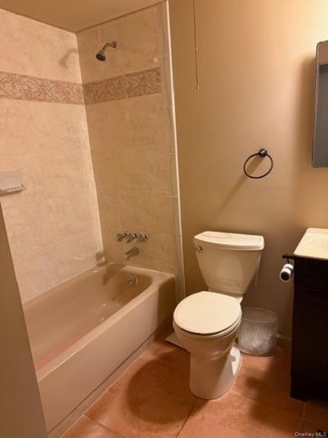 5431 Expressway Drive N, Holtsville, NY 11742