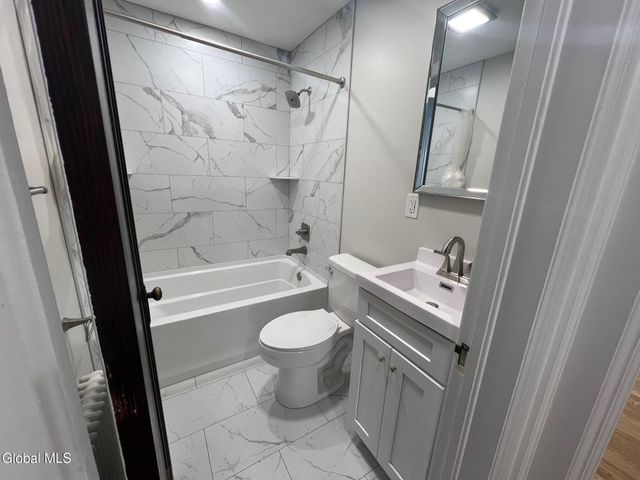 1971 Nott Street, Niskayuna, NY 12309