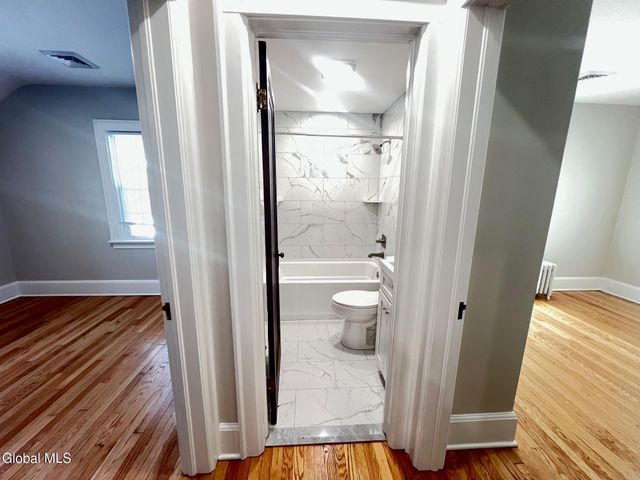 1971 Nott Street, Niskayuna, NY 12309