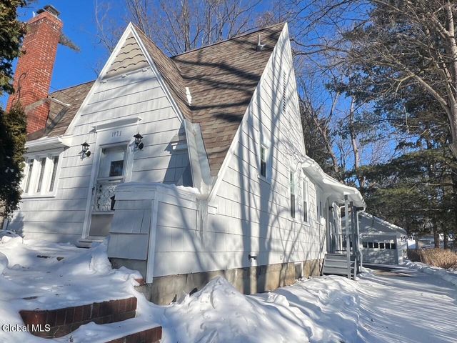 1971 Nott Street, Niskayuna, NY 12309