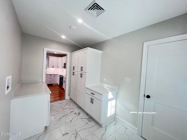 1971 Nott Street, Niskayuna, NY 12309