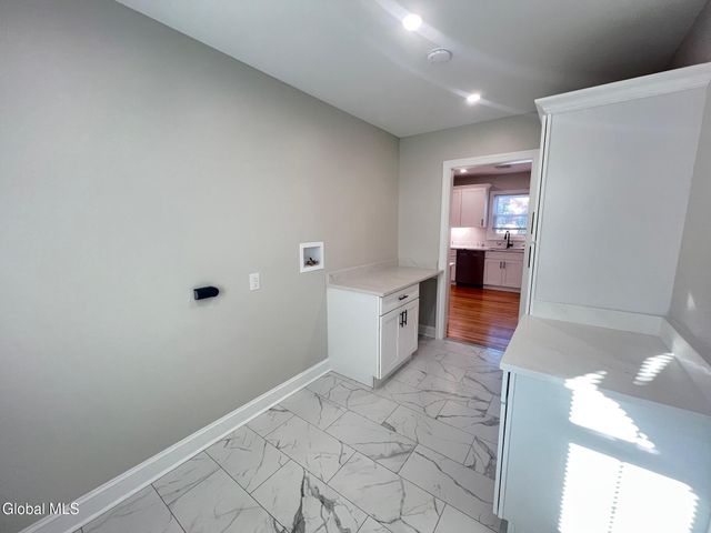 1971 Nott Street, Niskayuna, NY 12309