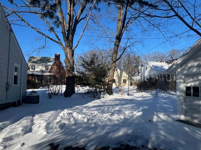 1971 Nott Street, Niskayuna, NY 12309