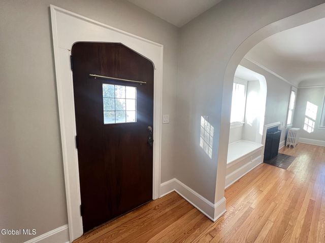 1971 Nott Street, Niskayuna, NY 12309