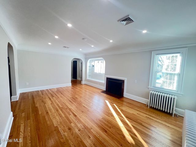 1971 Nott Street, Niskayuna, NY 12309