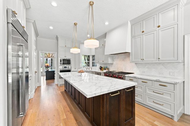 23 S Brokenfern Drive Drive, The Woodlands, TX 77380