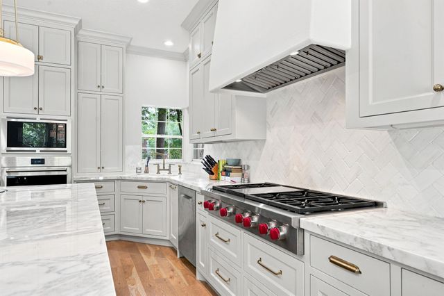 23 S Brokenfern Drive Drive, The Woodlands, TX 77380