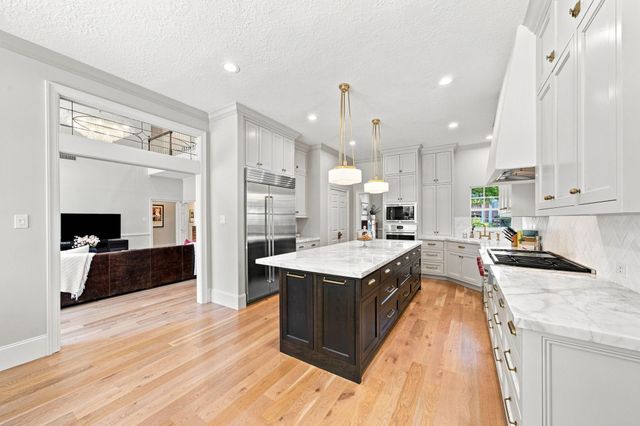 23 S Brokenfern Drive Drive, The Woodlands, TX 77380