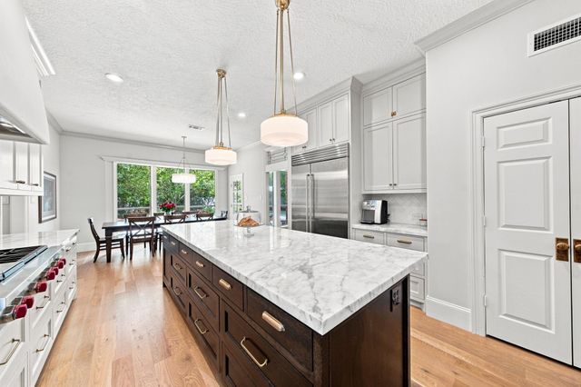 23 S Brokenfern Drive Drive, The Woodlands, TX 77380