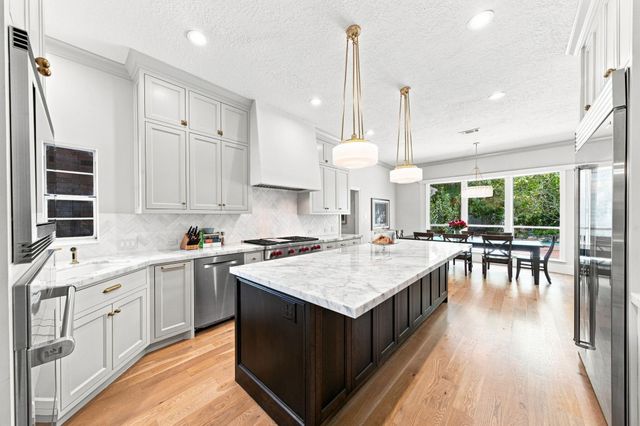 23 S Brokenfern Drive Drive, The Woodlands, TX 77380