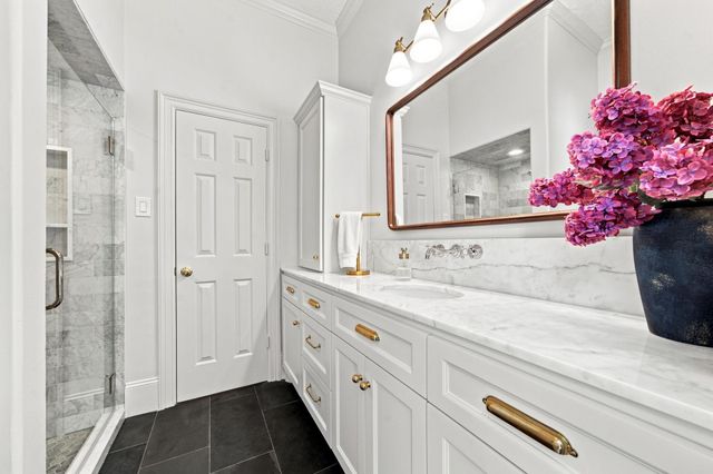 23 S Brokenfern Drive Drive, The Woodlands, TX 77380