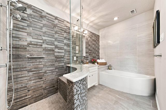 23 S Brokenfern Drive Drive, The Woodlands, TX 77380