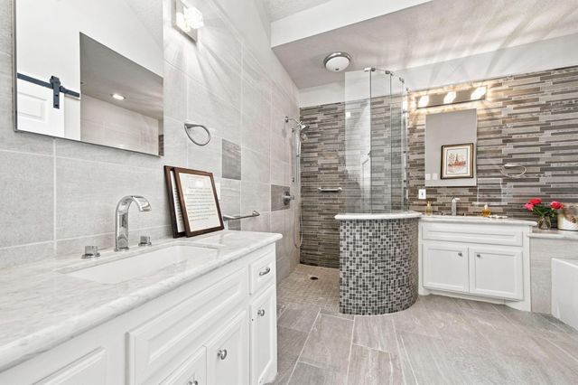23 S Brokenfern Drive Drive, The Woodlands, TX 77380