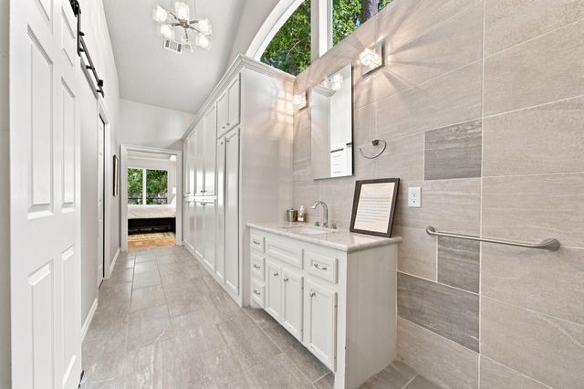 23 S Brokenfern Drive Drive, The Woodlands, TX 77380