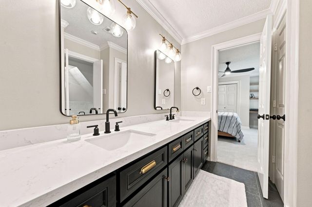 23 S Brokenfern Drive Drive, The Woodlands, TX 77380