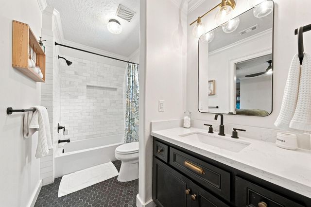 23 S Brokenfern Drive Drive, The Woodlands, TX 77380