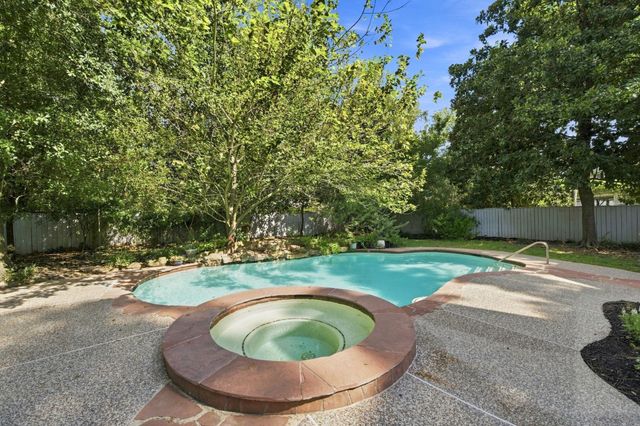 23 S Brokenfern Drive Drive, The Woodlands, TX 77380