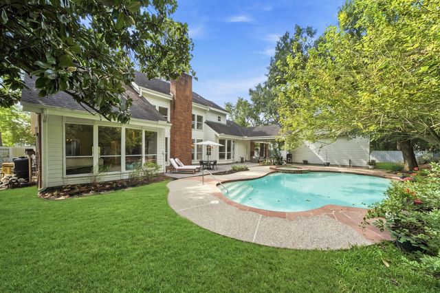 23 S Brokenfern Drive Drive, The Woodlands, TX 77380