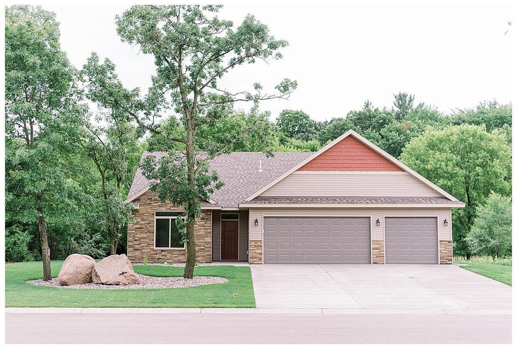 204 57th Avenue SE, Saint Cloud, MN 56304