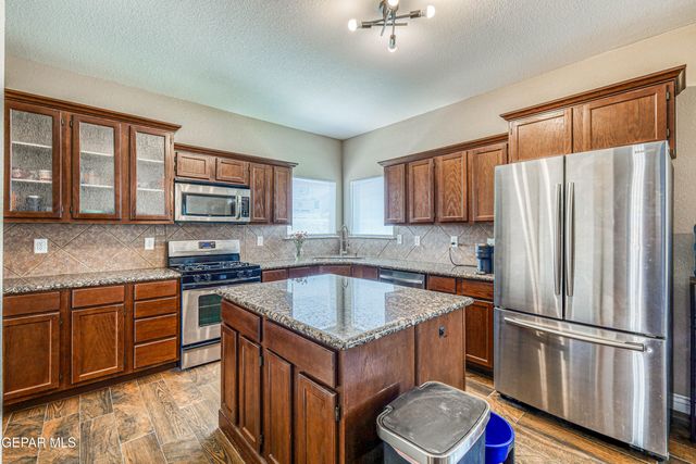 401 EVERLOOK Lane, Horizon City, TX 79928