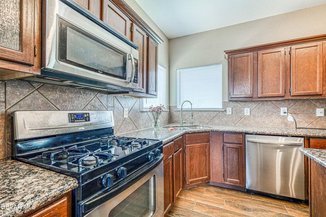 401 EVERLOOK Lane, Horizon City, TX 79928