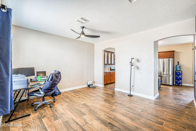 401 EVERLOOK Lane, Horizon City, TX 79928