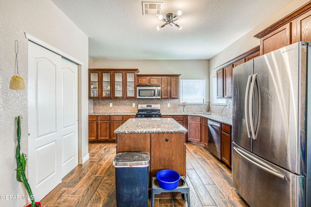 401 EVERLOOK Lane, Horizon City, TX 79928