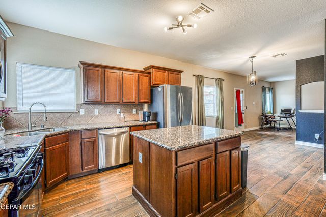 401 EVERLOOK Lane, Horizon City, TX 79928