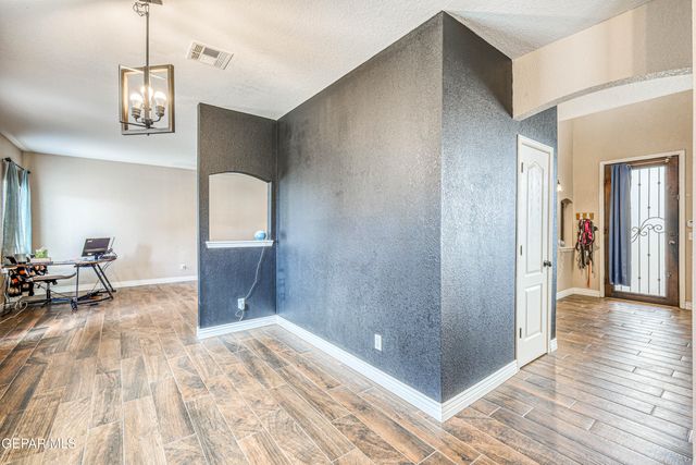 401 EVERLOOK Lane, Horizon City, TX 79928