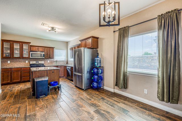 401 EVERLOOK Lane, Horizon City, TX 79928