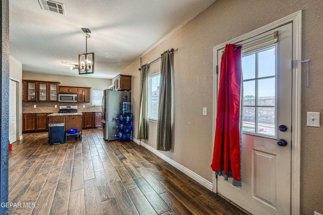 401 EVERLOOK Lane, Horizon City, TX 79928