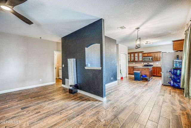 401 EVERLOOK Lane, Horizon City, TX 79928