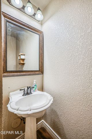 401 EVERLOOK Lane, Horizon City, TX 79928