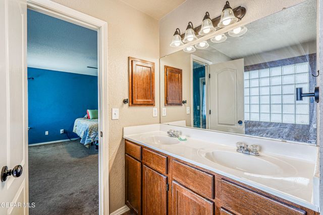 401 EVERLOOK Lane, Horizon City, TX 79928