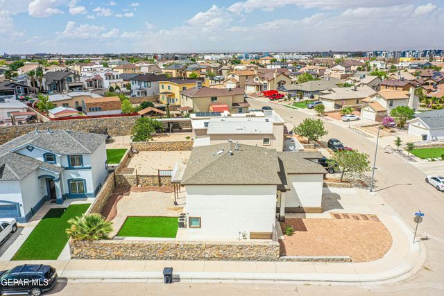 401 EVERLOOK Lane, Horizon City, TX 79928