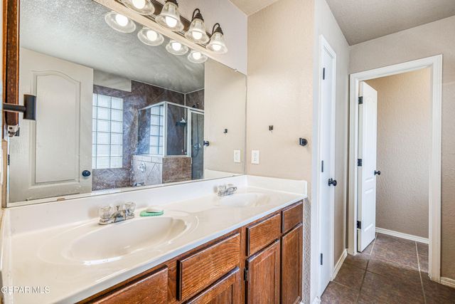 401 EVERLOOK Lane, Horizon City, TX 79928