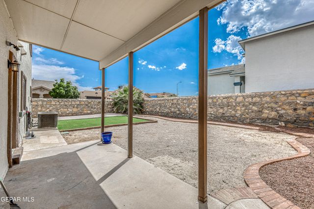 401 EVERLOOK Lane, Horizon City, TX 79928