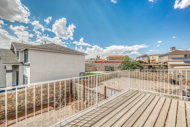 401 EVERLOOK Lane, Horizon City, TX 79928